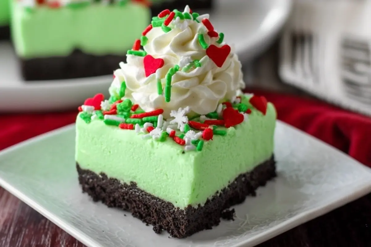 No Bake Grinch Christmas Cheesecake