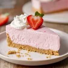 Easy No-Bake Strawberry Icebox Pie Recipe