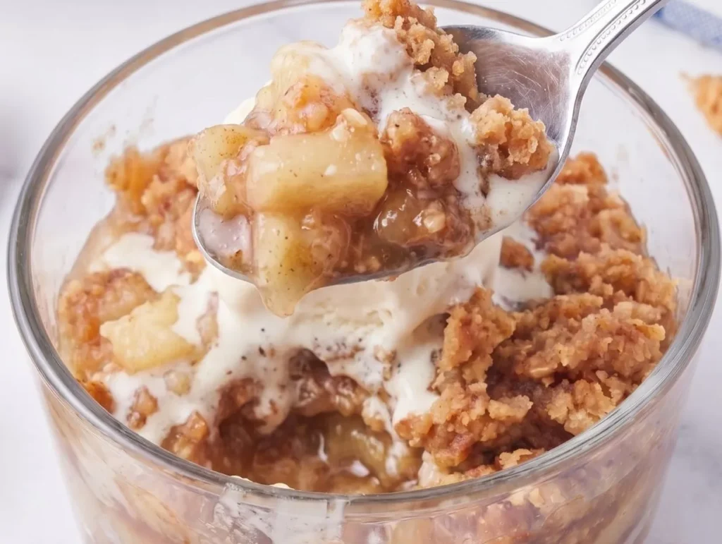 Old-Fashioned Apple Dessert with Cinnamon Crumb Topping